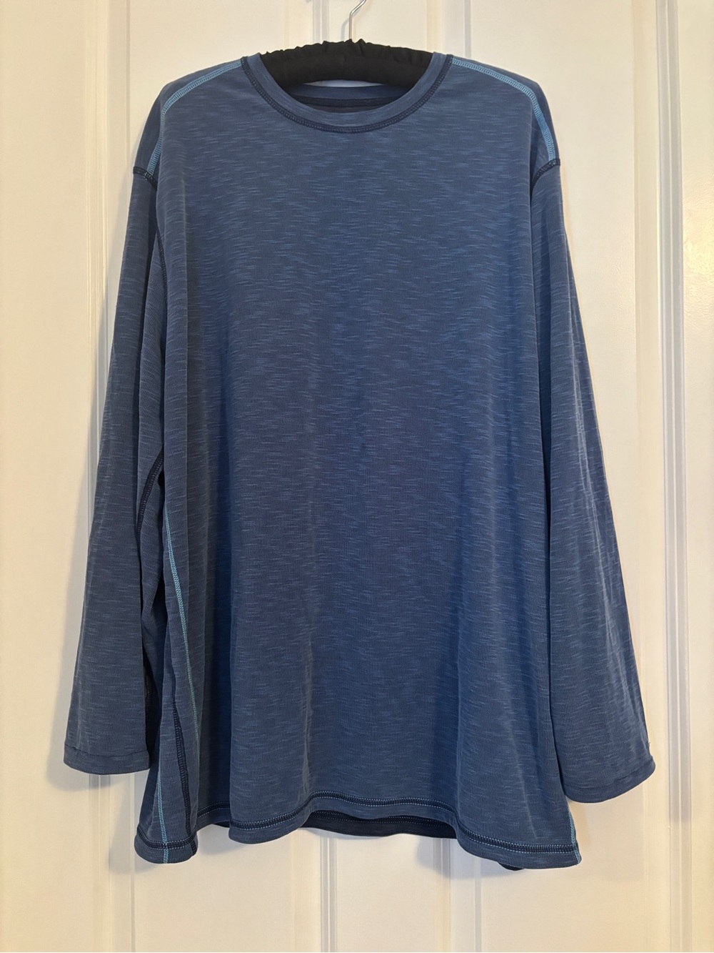 Tommy Bahama - Men’s Long Sleeve Crewneck Top - Blue.  Modal. Sz L